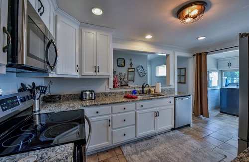 Forest Lake House | Prime Uptown Bama House - Steps from Stadium & Downtown