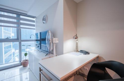 Pinagsama Apartment | Elegant Uptown BGC 1BR Suite with Pool & Fast Wifi