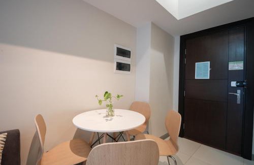 Pinagsama Apartment | Elegant Uptown BGC 1BR Suite with Pool & Fast Wifi