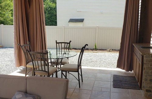 Harwood Lane House | Discover Uptown Charlotte: Family-Friendly with Great Amenities