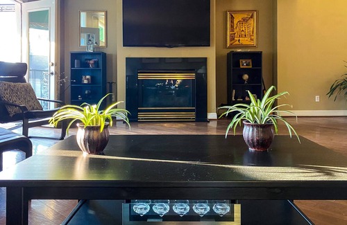 Uptown Condo | Uptown Dallas 2-Story Penthouse Condo across from the Crescent Hotel