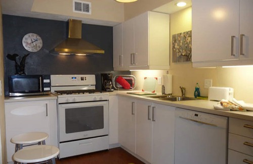 Knox - Henderson Apartment | Bright Uptown Dallas 1-Bedroom with WiFi & Kitchen Access