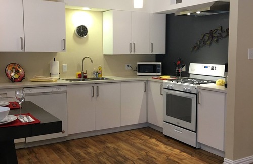 Knox - Henderson Apartment | Uptown Dallas Retreat: 1-Bedroom, WiFi & Near Dining