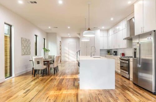 Old East Dallas House | Elegant Townhouse Uptown with Private Patio - Rated 9.8