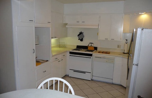 Knox - Henderson Apartment | Uptown Dallas - Guest Rated 9.4, WiFi & Kitchen Included