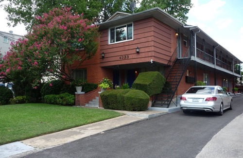 Knox - Henderson Apartment | Uptown Dallas - Guest Rated 9.4, WiFi & Kitchen Included