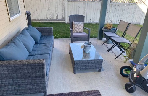 Castlegar Apartment | Cozy Uptown Mountainview Suite with Pet-Friendly Amenities