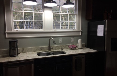 Carrollton Apartment | Convenient Getaway Near Audubon Park & St. Charles Avenue