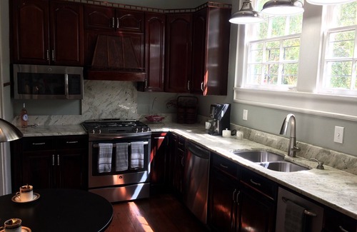 Carrollton Apartment | Convenient Getaway Near Audubon Park & St. Charles Avenue