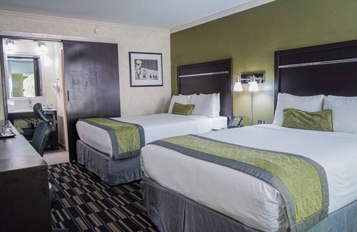 San Jose Hotel | Relaxing Uptown Oasis Near San Jose Airport with Pool & Spa