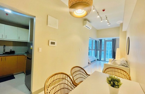 Bonifacio Global City Apartment | Uptown Parksuites 2