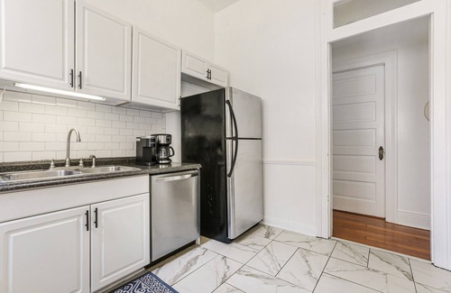 Freret House | Historic Uptown 4BD Retreat with Family-Friendly Amenities