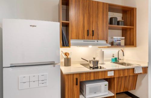 Wells Branch Hotel | Convenient Uptown Suites Extended Stay in Round Rock, TX