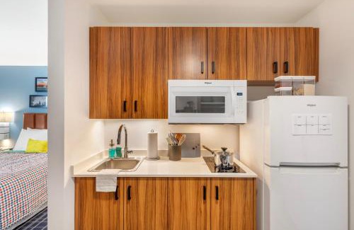 Wells Branch Hotel | Convenient Uptown Suites Extended Stay in Round Rock, TX