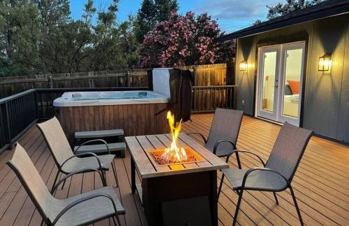 Uptown Sedona House | Relaxing Uptown Vacation Villa with Hot Tub & Scenic Views