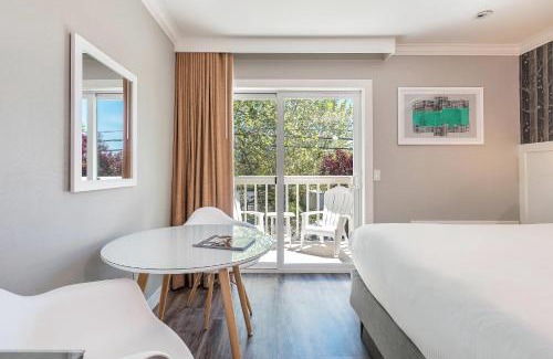 Calistoga Hotel | Relax at UpValley Inn & Hot Springs with Ocean View Amenities