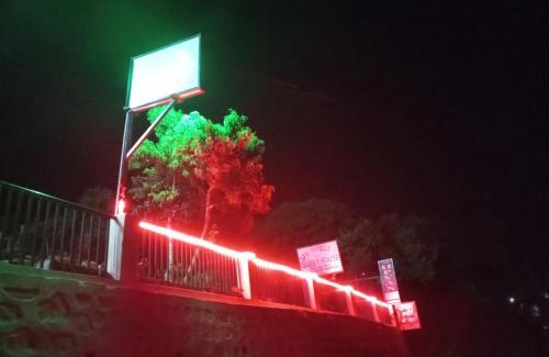 Amritpur House | Cozy Upvan Guest House: Breakfast Included & Family-Friendly