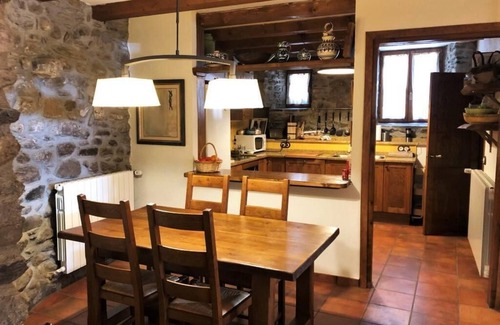 Ur House | Spacious Three Bedroom House for 8 with Kitchen & Spa