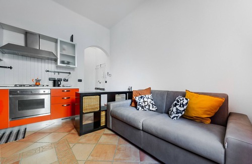 Santo Stefano Apartment | UR-NEST Matteucci: Cozy One-Bedroom with Spa and Kitchen