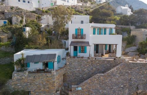 Aegiali Hotel | Oceanfront Comfort at Uranos Studios - 8.5/10 Guest Rated