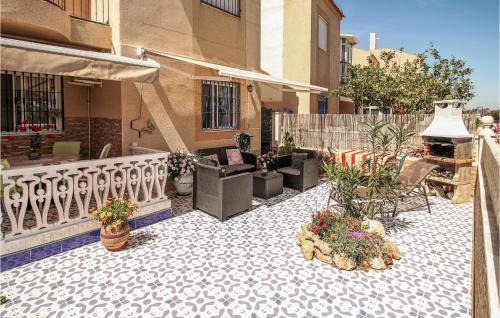 La Siesta Apartment | Discover Urb, La Siesta: Family-Friendly & Pet Welcoming