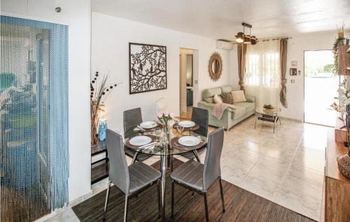 La Siesta Apartment | Discover Urb, La Siesta: Family-Friendly & Pet Welcoming