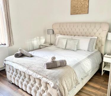 Sheffield House | Premium Urba Stays: 4-Bed Retreat near Sheffield University