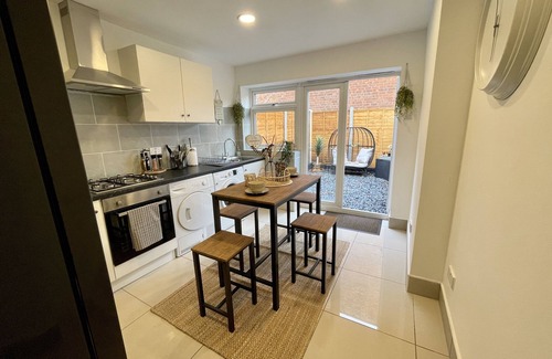 King's Heath House | Stylish 3 Bedroom Home in Kings Heath - Perfect for Families