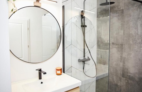 Bistrita Apartment | Top-Rated Urban Apartment with Breakfast & Family Amenities