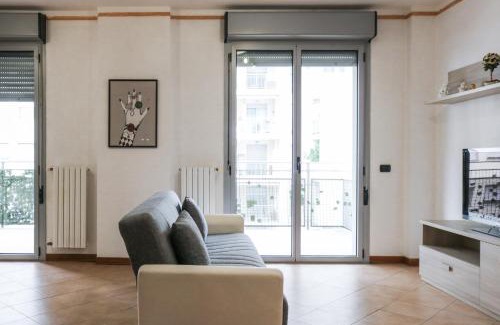 Milan Apartment | Urban Balcony Hideaway - 3 people