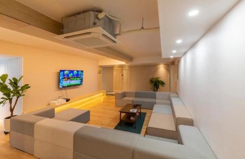 Dongnae District House | Budget-Friendly Comfort at 어반브릿지 Stay U - Rated 10/10