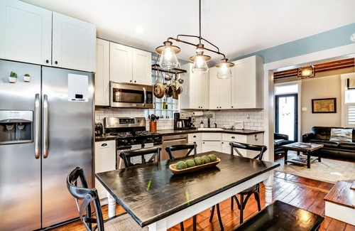 Center City House | Explore Urban Retreat: 4BR/2BR with Patio & Parking
