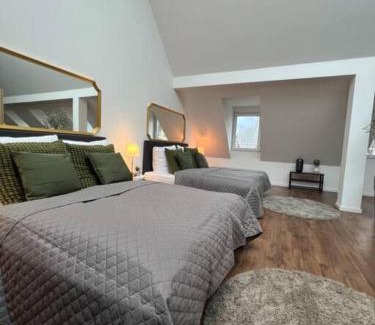 Sued Apartment | Stylish Urban Charm Design Loft - 4-Star Rated Retreat