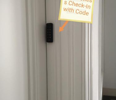 Wahring Apartment | Modern Urban City Apartment with Contactless Check-In