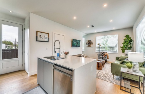MLK House | Urban & Clean in East Austin, Long Stays-New Build