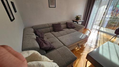 rayon Triaditsa Apartment | Cozy 1BR Urban Retreat near South Park with Balcony