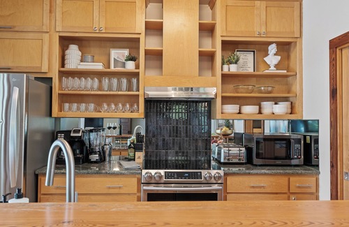Travis Heights House | Urban Cowboy Villas - Heart of 704