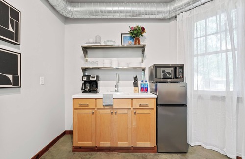 Travis Heights House | Urban Cowboy Villas - Heart of 704
