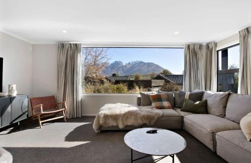 Kawarau Falls House | Discover Urban Elegance: Child-Friendly City Retreat