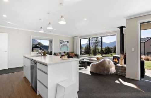 Kawarau Falls House | Discover Urban Elegance: Child-Friendly City Retreat