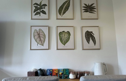 Portswood Apartment | Urban Escape: Modern Retreat with Family & Pet Amenities