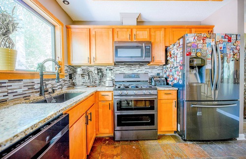 Charlotte House | Urban Escape: Hot Tub Oasis Near Uptown with 9.4 Rating!