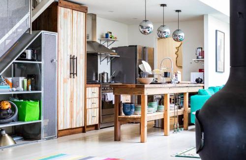 Surry Hills House | Chic Urban Farmhouse Retreat with Pet-Friendly Terrace