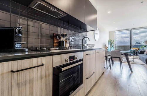 Fitzroy Condo | Designer Condo in Vibrant Fitzroy with Essential Amenities