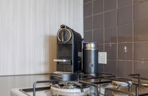 Fitzroy Condo | Designer Condo in Vibrant Fitzroy with Essential Amenities