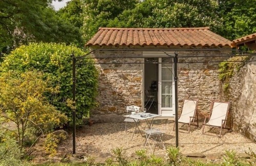 Saint-Sebastien-sur-Loire Cottage | Cozy Gite in Saint-Sébastien-sur-Loire with Spa & Kitchen