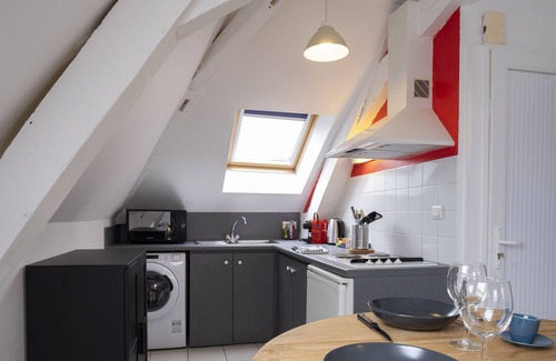 Segre House | Urban Gîte: Spacious 186m² Retreat with Terrace & Spa
