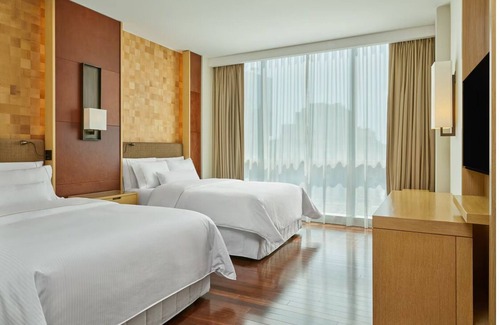 San Isidro Centro Financiero Hotel | Urban Getaway Near Reserve Park – Discover the City! Indoor Pool, Onsite Dining!