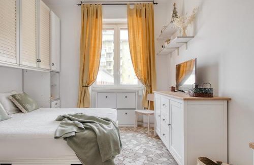Milan Apartment | Urban Glow