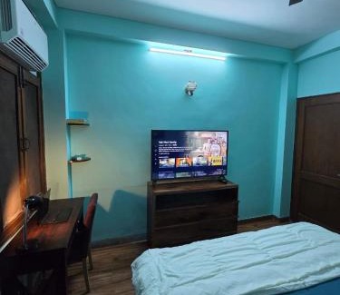 Chittaranjan House | Serene Urban Haven in CR Park GK2 - Family & Pet Friendly